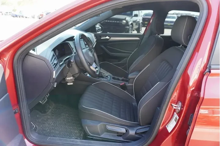 $19988 : Volkswagen Jetta 2024 Sport image 7