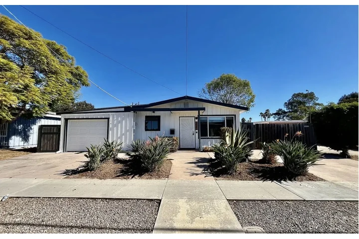 $1000 : 3 bedrooms  stainless steel image 1