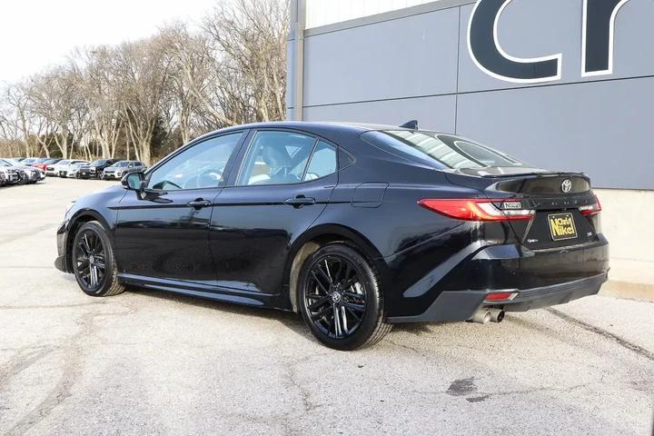 $27488 : 2025 Camry SE image 6