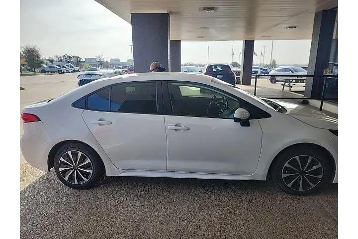 $16857 : Toyota Corolla 2021 LE 4dr S image 3