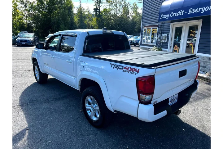 $27900 : Toyota Tacoma 2017 4x4 TRD S image 7
