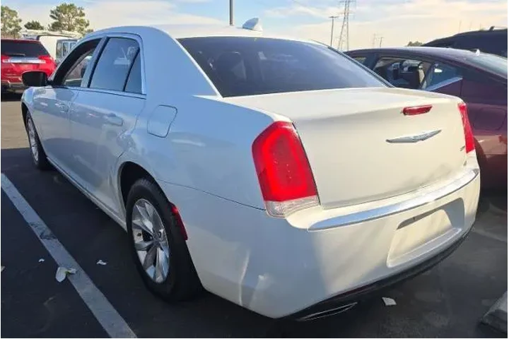 $25900 : Chrysler 300 2023 Touring 4d image 3