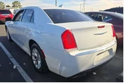 $25900 : Chrysler 300 2023 Touring 4d thumbnail