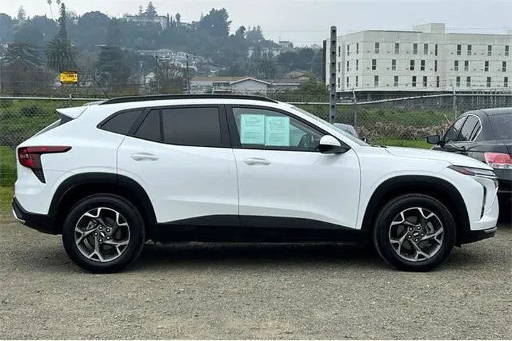 $20290 : Chevrolet Trax 2025 LT 4dr C image 3