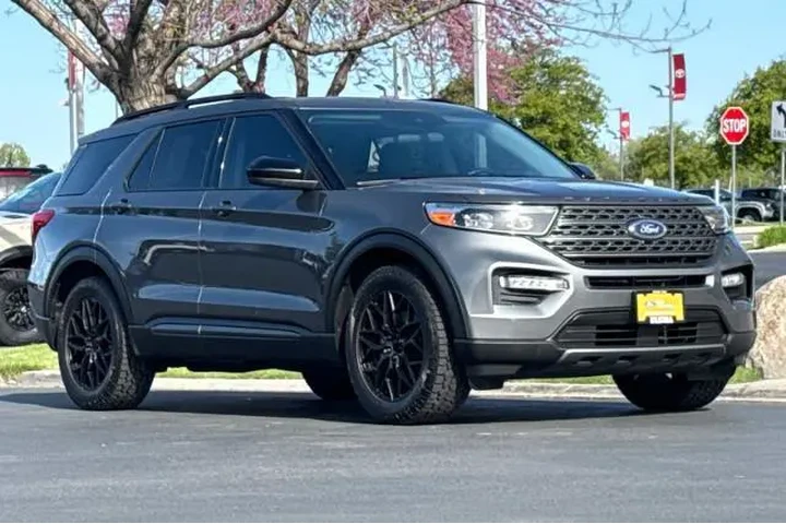 $34995 : Ford Explorer 2023 AWD XLT 4 image 9