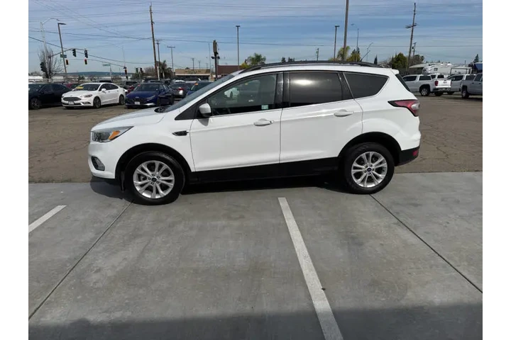 $9999 : 2018 Escape SE image 3