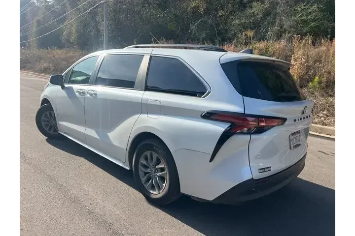 $37999 : Toyota Sienna 2022 XLE 8-Pas image 5