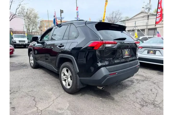 2021 TOYOTA RAV42021 TOYOTA R image 10