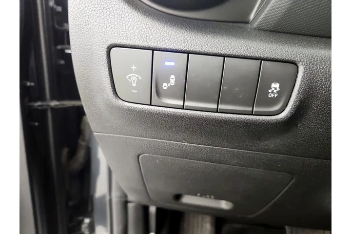 $15998 : Hyundai KONA 2018 AWD SEL 4d image 5