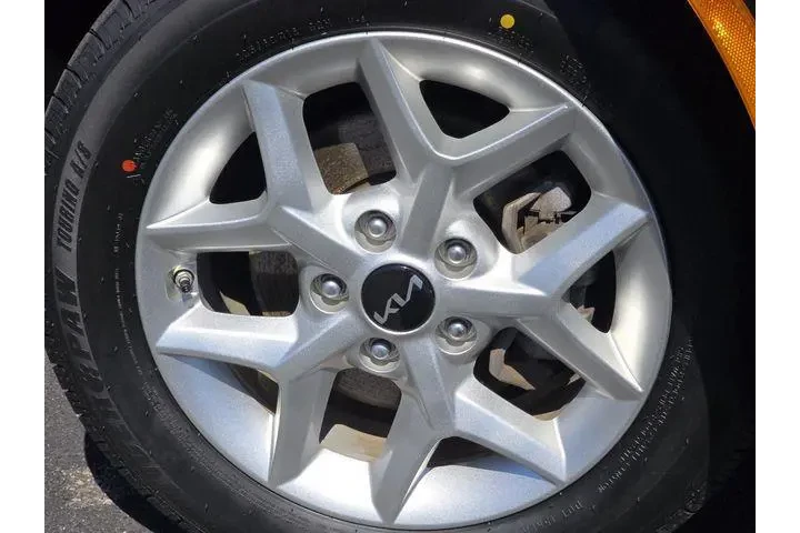 $18597 : Kia Soul 2024 S 4dr Crossove image 7