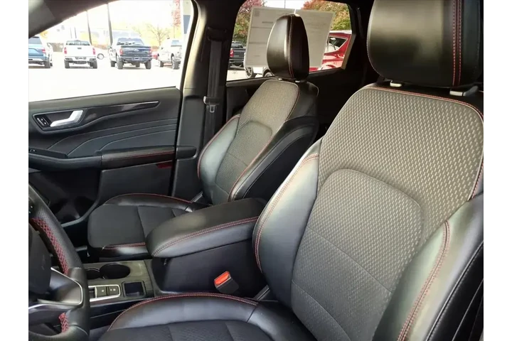 $24897 : Ford Escape 2023 ST-Line 4dr image 10