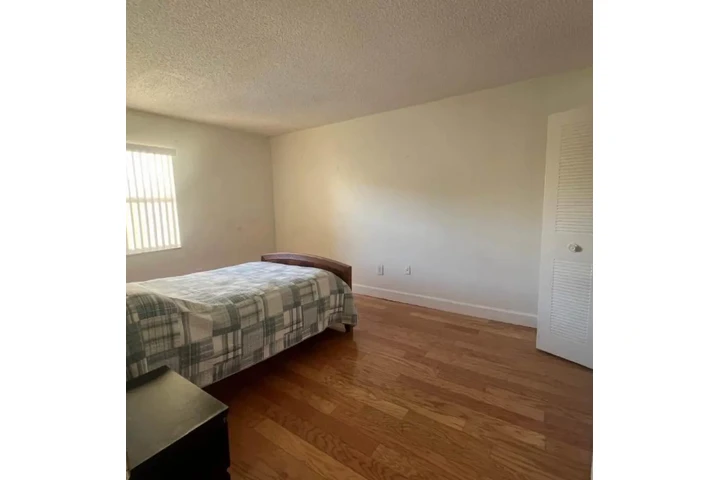 $850 : Rento habitación en Kendall image 3