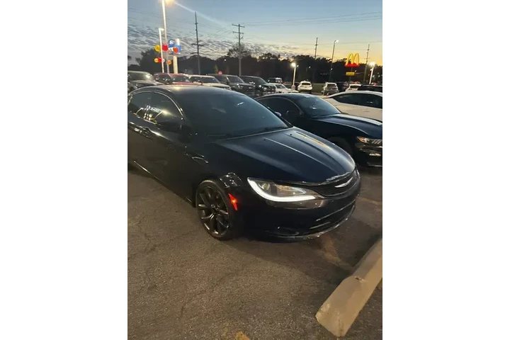 Chrysler 200 2015 S 4dr Seda image 1