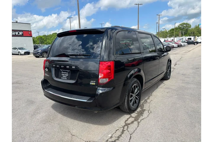 2018 Grand Caravan GT Wagon image 2