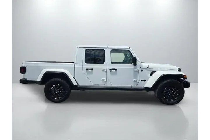 $38999 : Jeep Gladiator 2025 4x4 Nigh image 4