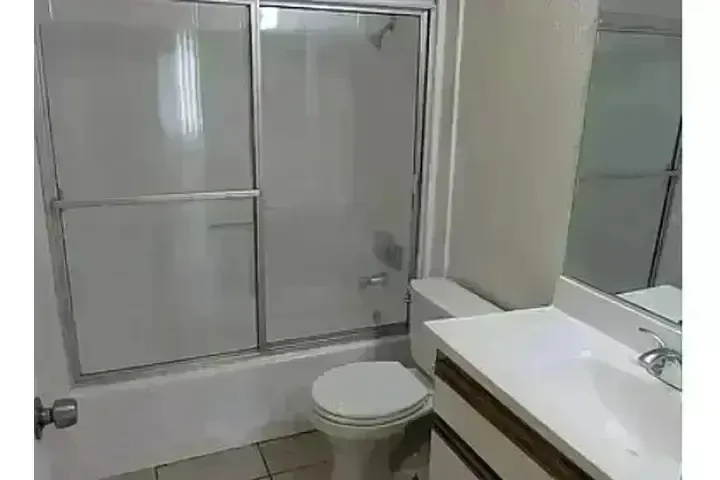 $2450 : APARTAMENTO MODERNO DE 2 RECS image 2