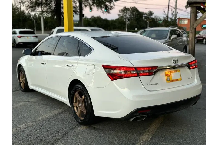 2013 Avalon XLE Premium image 5