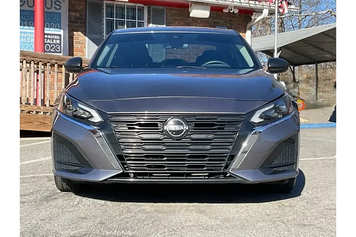$17985 : Nissan Altima 2024 2.5 SV 4d image 2