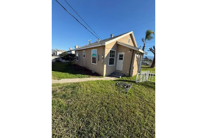 SE RENTA CASITA EN COLTON image 7