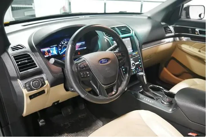 $17700 : Ford Explorer 2016 AWD Limit image 9