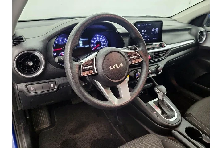 $19998 : Kia Forte 2023 LXS 4dr Sedan image 9
