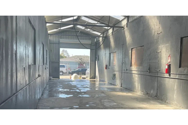 $3500 : Espacio de Bodega En Renta! image 3
