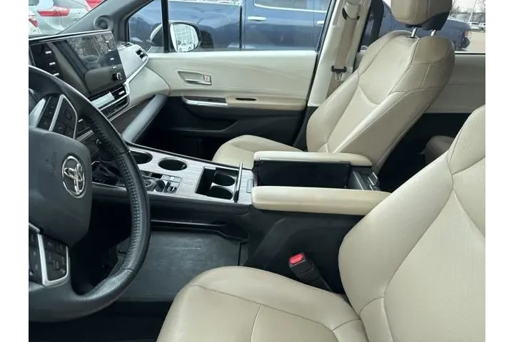 $37935 : Toyota Sienna 2023 XLE 8-Pas image 4