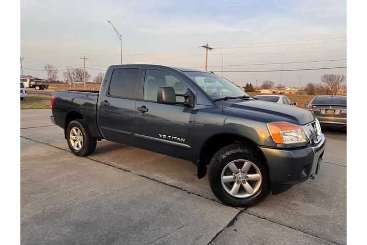 $14999 : 2014 Titan S Crew Cab 4WD image 5