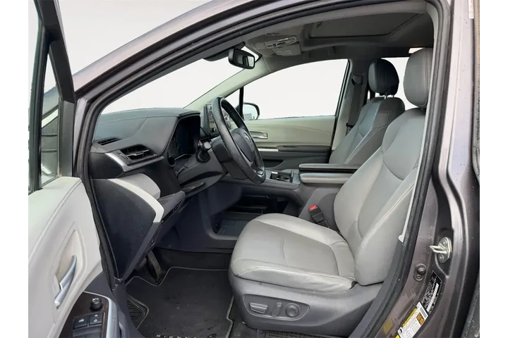 $38500 : Toyota Sienna 2021 AWD XLE 7 image 2