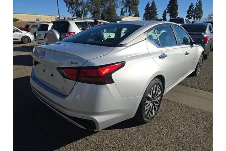 $21995 : Nissan Altima 2024 2.5 SV 4d image 3