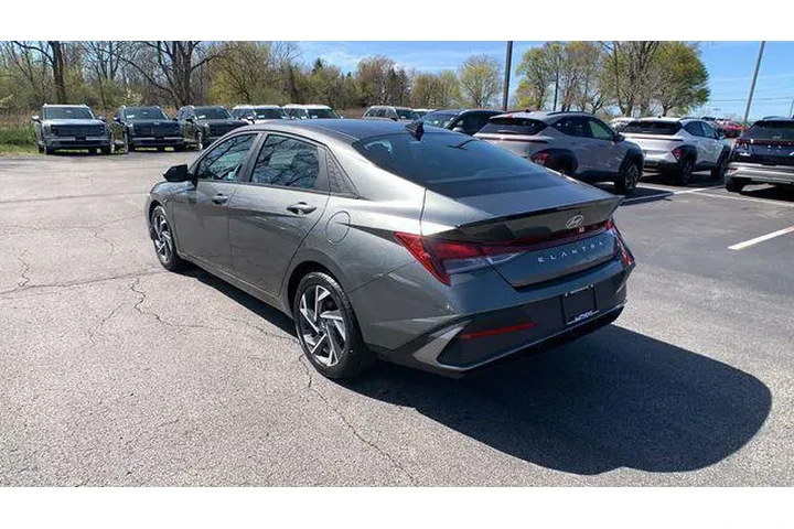 $18677 : Hyundai ELANTRA 2025 SEL Spo image 3
