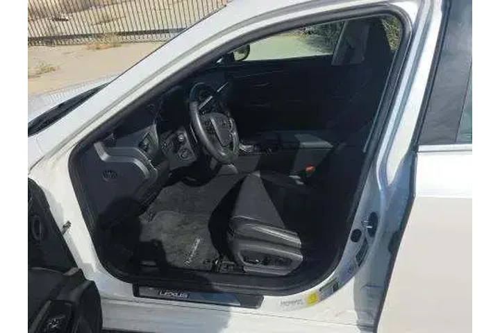 $31950 : Lexus ES 350 2019 F SPORT 4d image 5