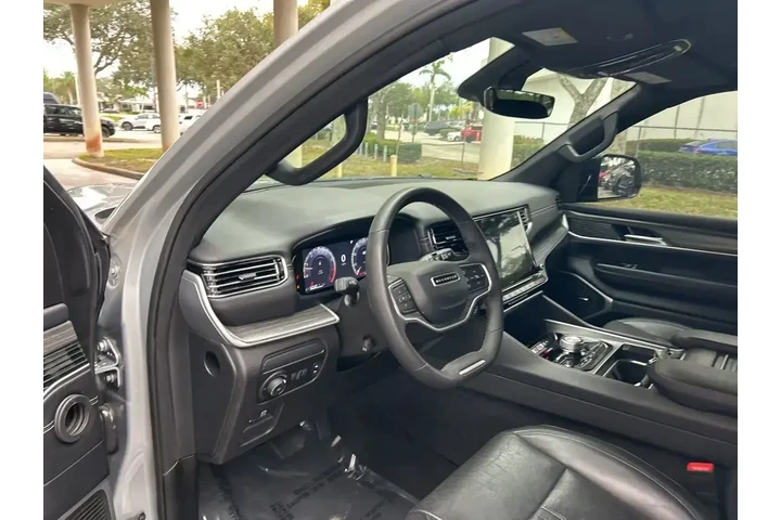 $36108 : Jeep Wagoneer L 2023 4x4 Ser image 6