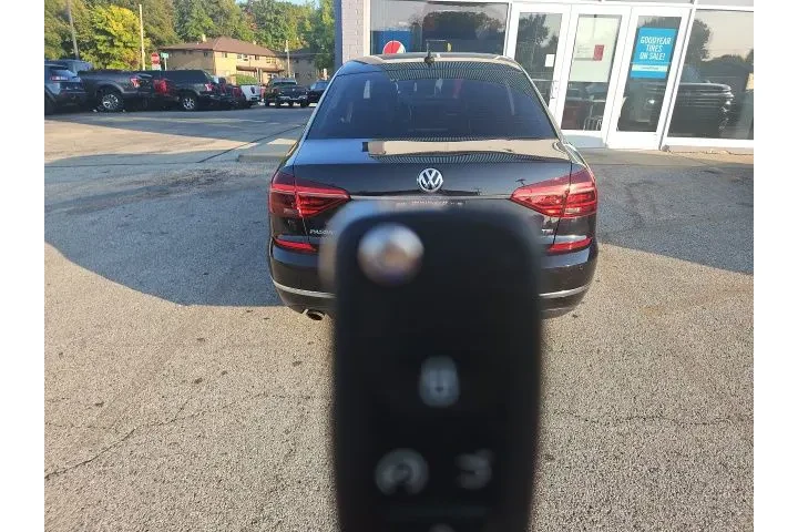 $9077 : Pre-Owned 2017 Passat 1.8T SE image 3