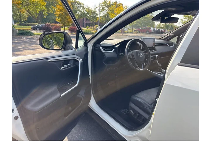 $23989 : 2021 RAV4 Hybrid XSE image 2