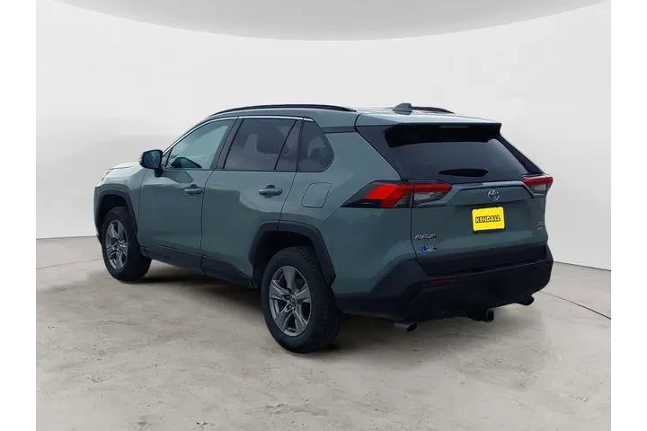 $29888 : Toyota RAV4 2023 AWD XLE 4dr image 3