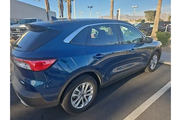 $12539 : Ford Escape 2020 SE 4dr SUV image 2