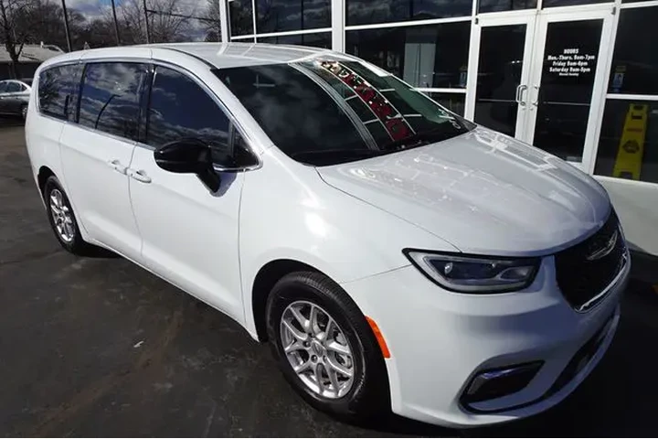 $26990 : 2024 Pacifica image 9
