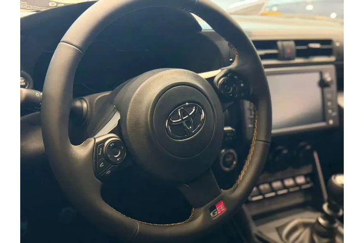 TOYOTA GR86 YUZU EDITION image 4