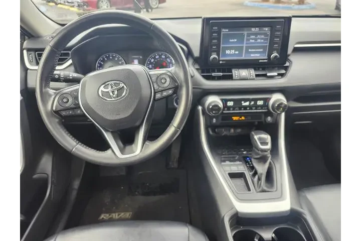 $24998 : Toyota RAV4 2021 XLE Premium image 6