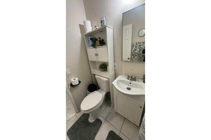 $1000 : Cuarto en Fontana image 7