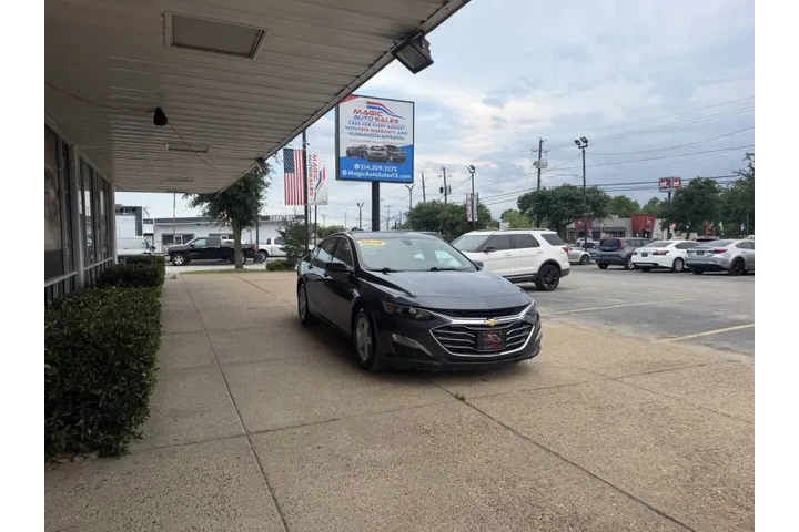 $14900 : 2020 Malibu LS image 3