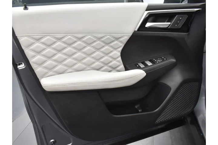 $21995 : Mitsubishi Outlander PHEV 20 image 5