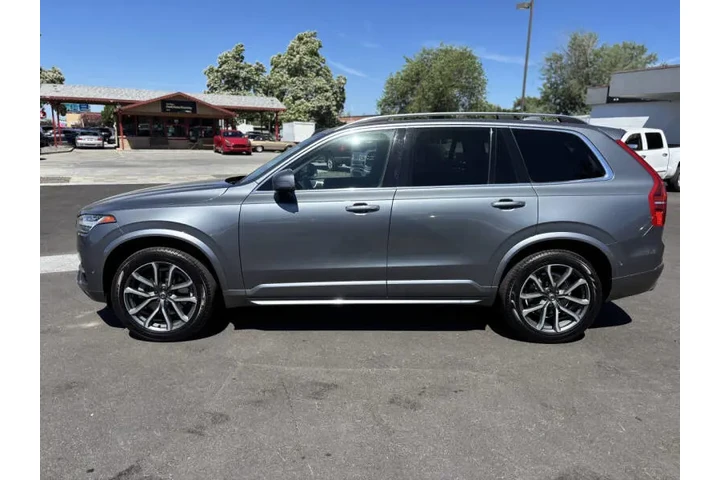 2017 XC90 T6 Momentum image 6