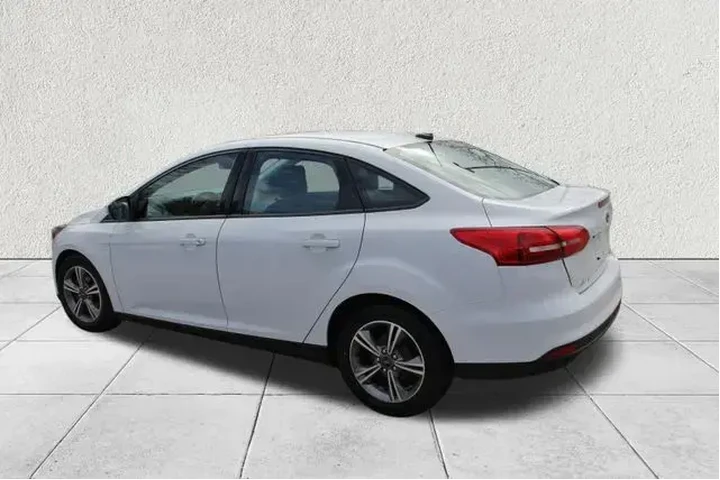 $8995 : Ford Focus 2018 SE 4dr Sedan image 6