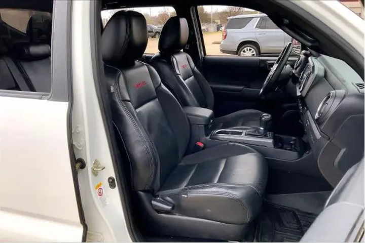 $29884 : Toyota Tacoma 2019 4x4 TRD P image 9