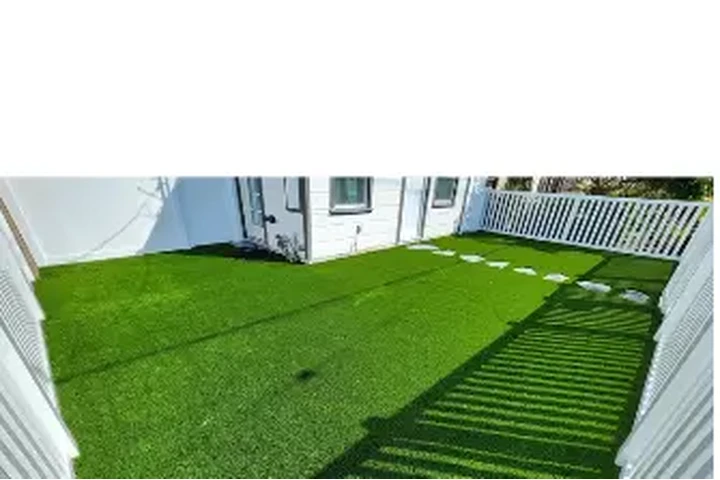 installation of synthetic gras image 2