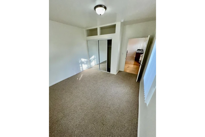 $1200 : Apartment for rent image 5