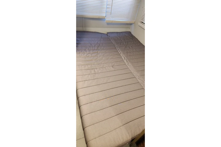 $700 : Cuarto de renta en Industry image 3