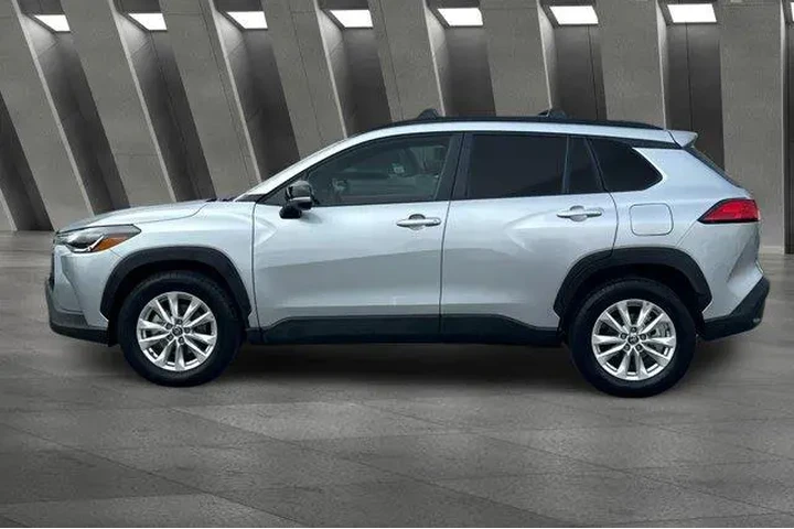 $24500 : Toyota Corolla Cross 2025 LE image 10